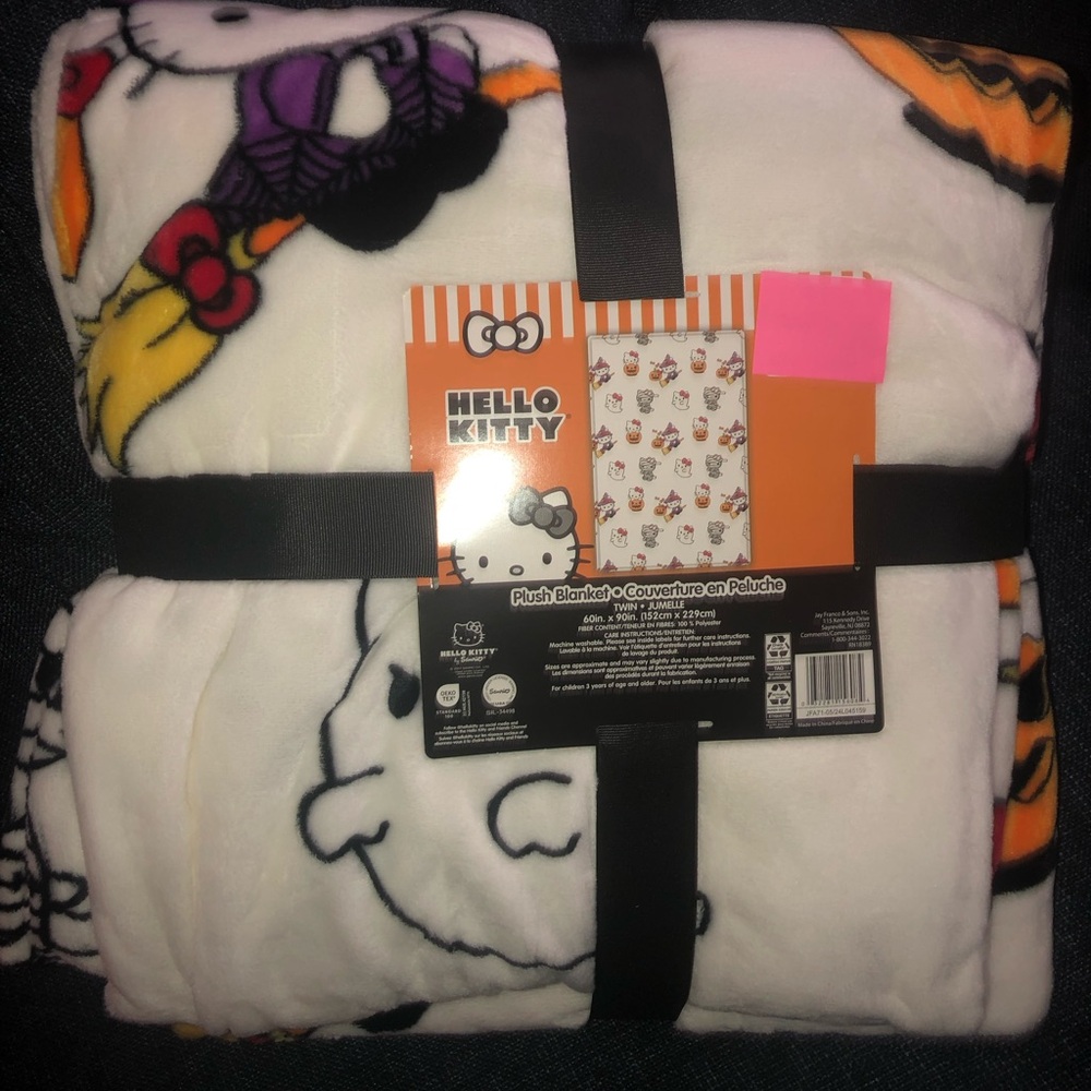 👻💜 Hello Kitty Plush Halloween Blanket - White- witch , ghost , mummy & pumpkin